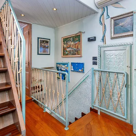 Joivy Charming 2-bedroom With Sea View Terrace In アパート *